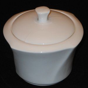 sugar bowl with lid. Contempo Collection fine bone china